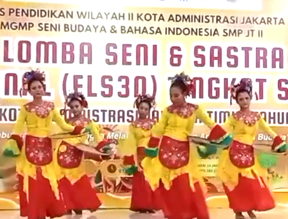 Paduan Suara dan Menari